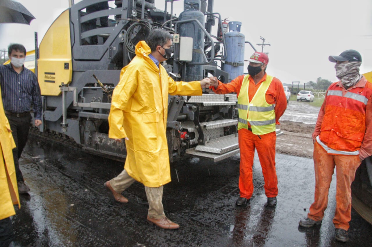 *RUTA 13: CAPITANICH SUPERVISÓ EL AVANCE DE LA PAVIMENTACIÓN DE LOS PRIMEROS 43 KILÓMETROS*