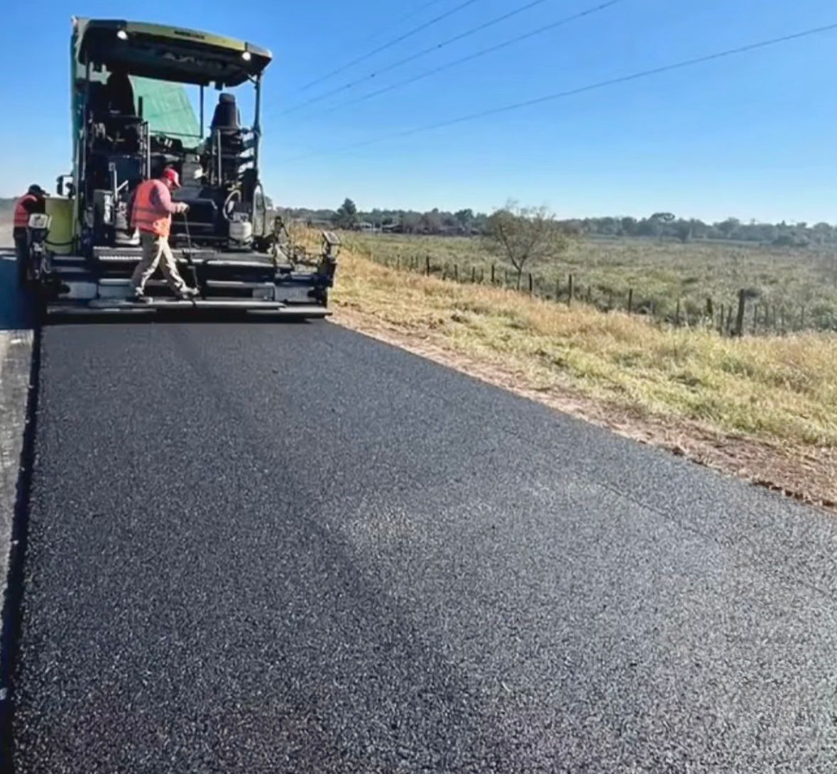AVANZA LA PAVIMENTACIÓN DE LA RUTA PROVINCIAL N°30