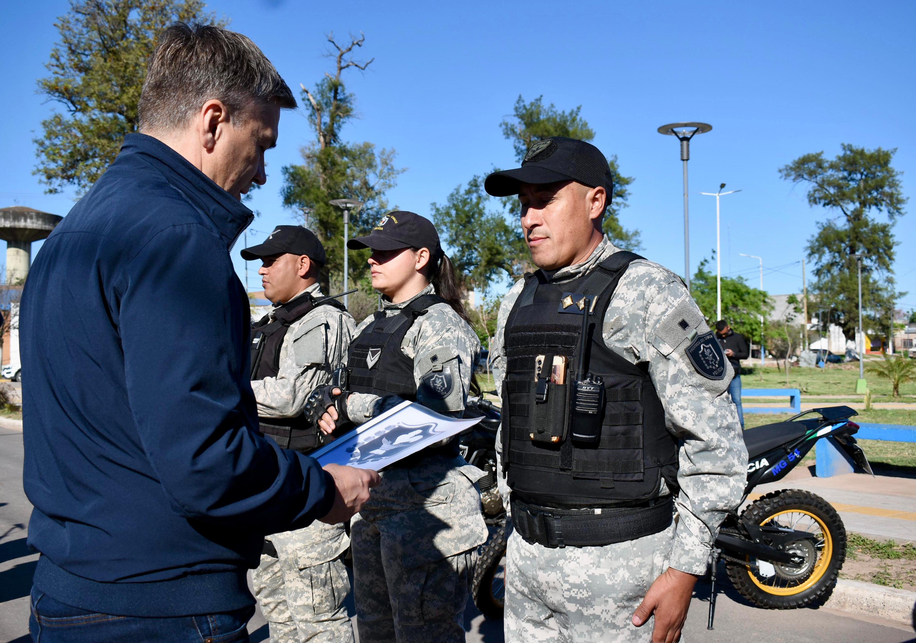 *QUITILIPI: REPAVIMENTACIÓN HISTÓRICA Y NUEVOS EQUIPAMIENTOS PARA LA POLICÍA*