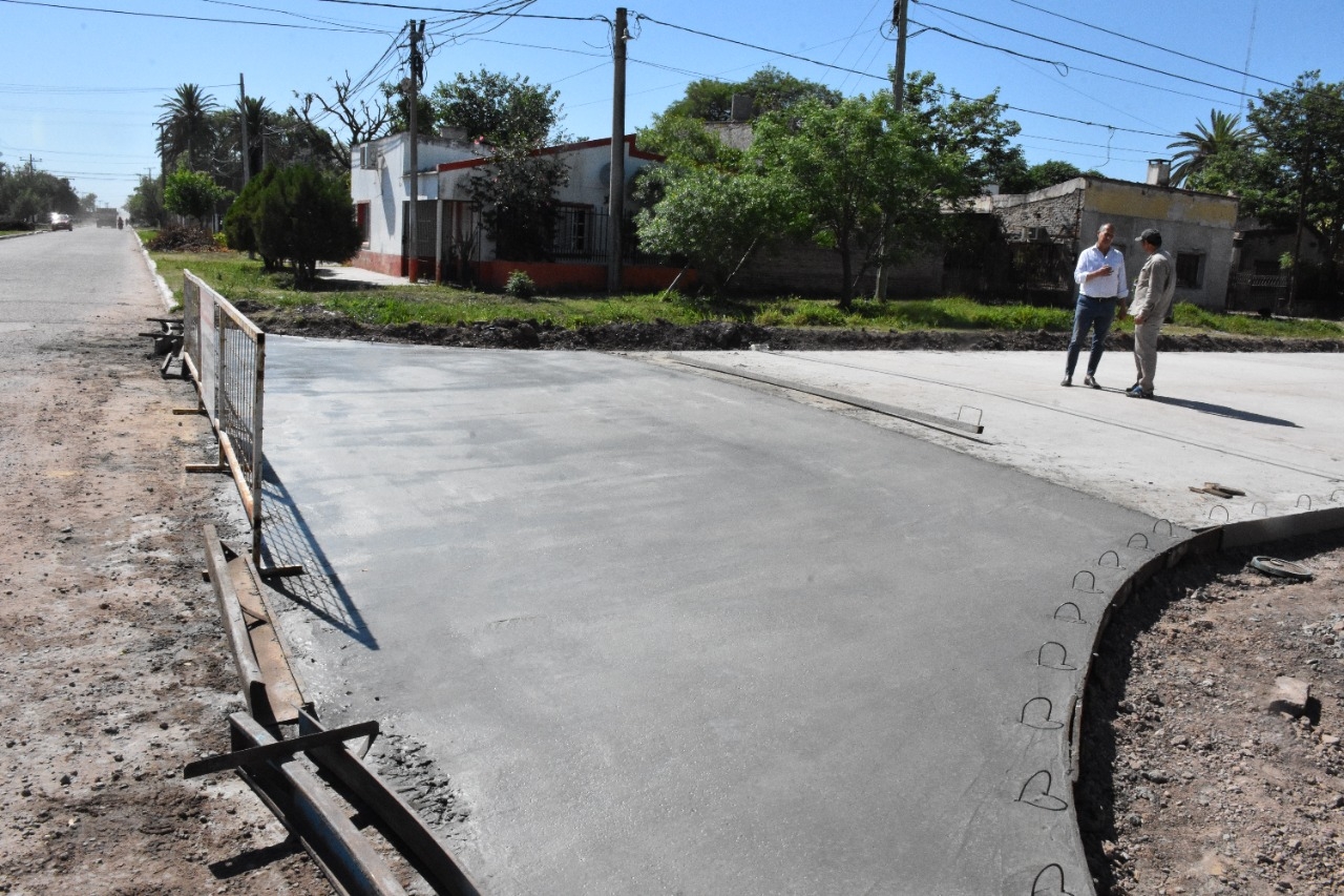 VILLA ANGELA: EL INTENDENTE PAPP SUPERVISÓ EL AVANCE DE LA OBRA DE PAVIMENTO DE LA CALLE SARGENTO OSUNA
