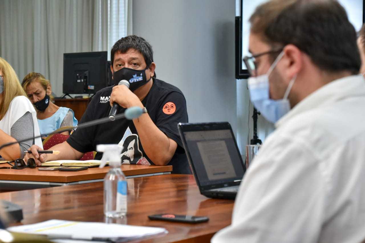 Mesa salarial: se posterga la reunión entre gobierno y docentes para el viernes 26