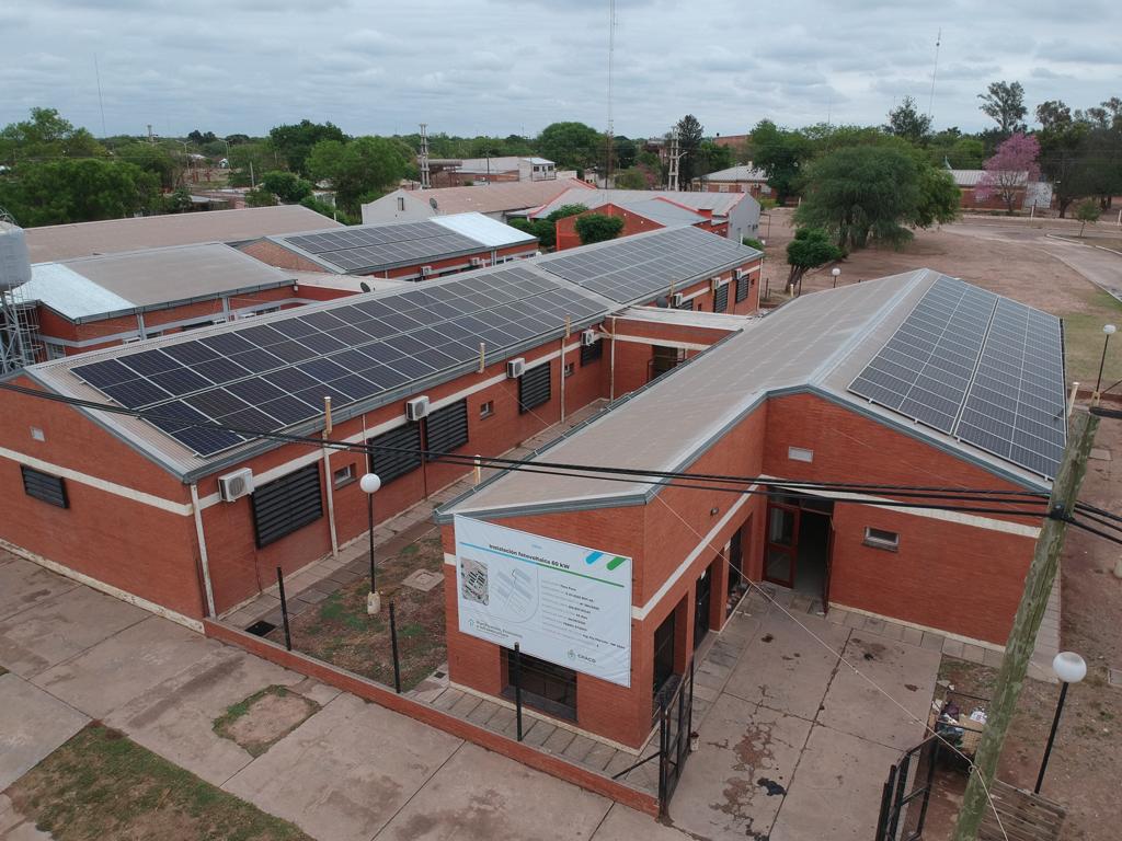 *CHACO PRENDE LUZ VERDE A LA ENERGÍA RENOVABLE CON LA INSTALACIÓN DE PANELES SOLARES EN EDIFICIOS PÚBLICOS*