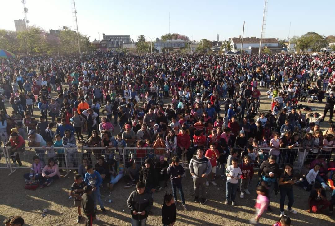 VILLA ANGELA: MULTITUDINARIO FESTEJO DEL DÍA DEL NIÑO EN EL CARLOS GARDEL