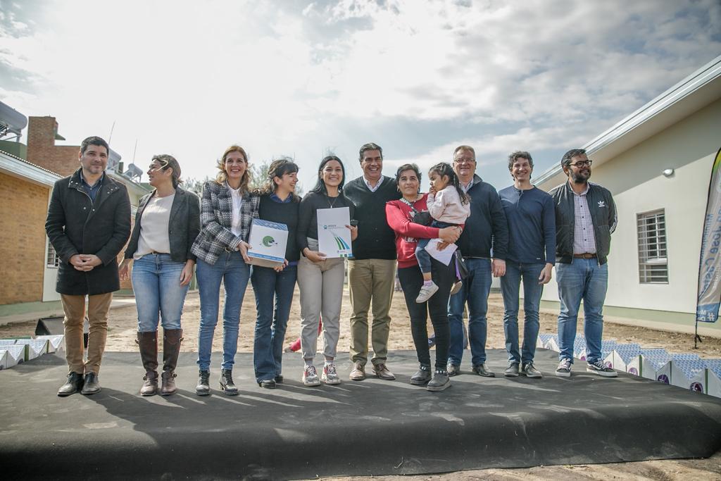 *CAPITANICH ENTREGÓ EL TÍTULO DE PROPIEDAD A LOS TRABAJADORES QUE RECUPERARON EL FRIGORÍFICO RESISTENCIA*
