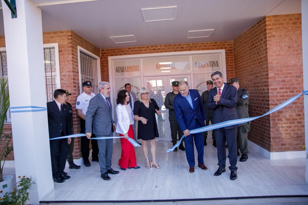 *INAUGURARON EL ESCUADRÓN N°51 DE GENDARMERÍA EN FONTANA: "ES UN HOMENAJE A QUIENES COMBATEN EL DELITO CON INTELIGENCIA Y CORAJE", DIJO CAPITANICH*