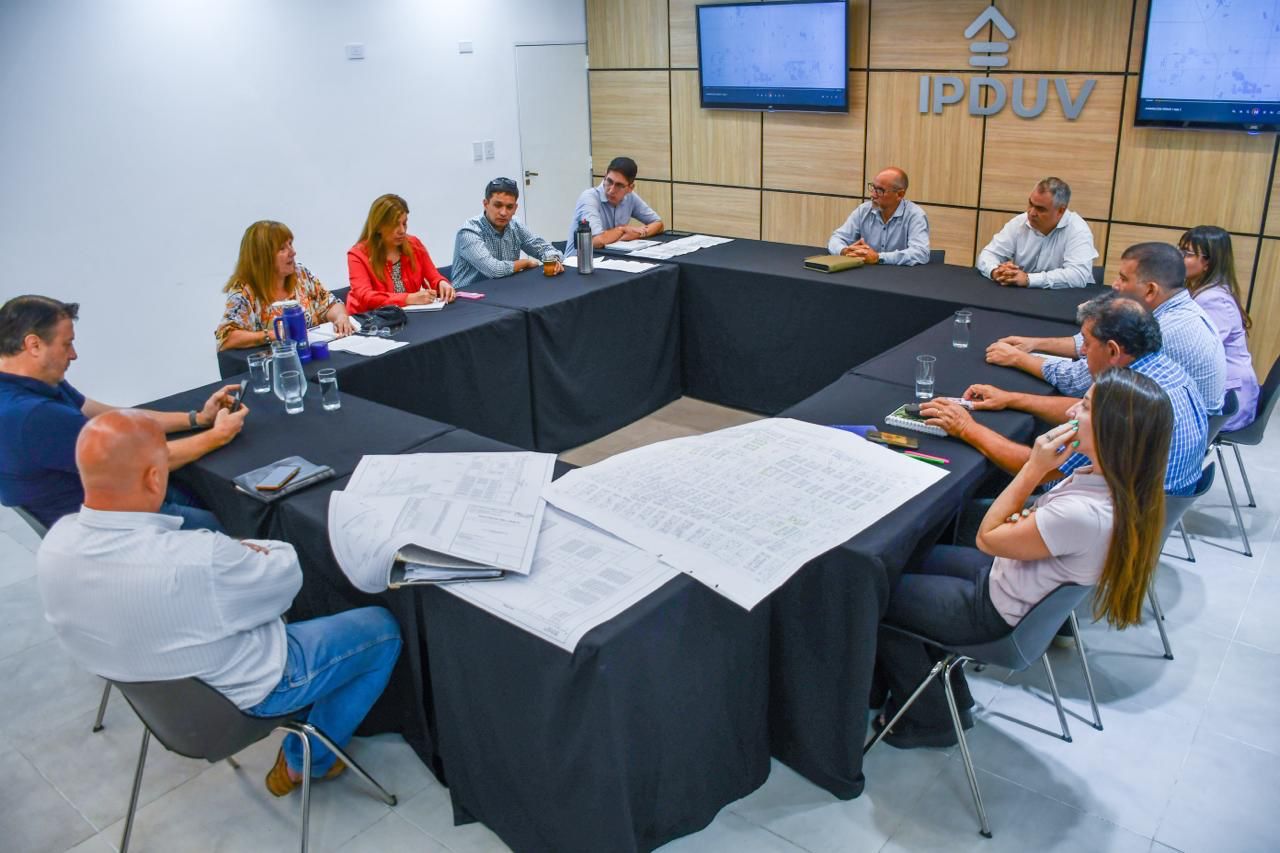 *EL IPDUV Y EMPRESAS DEL ESTADO, TRABAJAN EN UN PLAN DE ACCIÓN PARA LA CHACRA 137 Y OTROS BARRIOS*