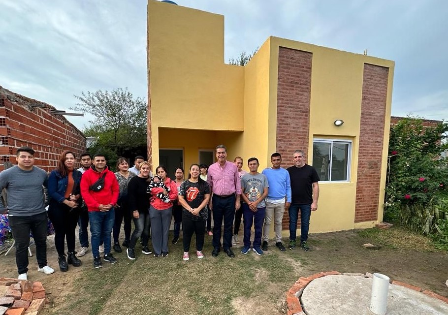 *ACCESO A LA VIVIENDA: CAPITANICH ENTREGÓ SOLUCIONES HABITACIONALES Y REGISTROS DE HÁBITAT EN LA ZONA SUR DE RESISTENCIA*