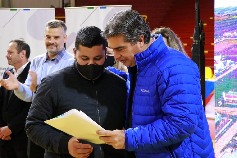 CAPITANICH ENTREGÓ 450 TÍTULOS DE PROPIEDAD A VECINAS Y VECINOS DE RESISTENCIA Y FONTANA: “ESTO ES UNA REIVINDICACIÓN LEGÍTIMA DE LA JUSTICIA SOCIAL”