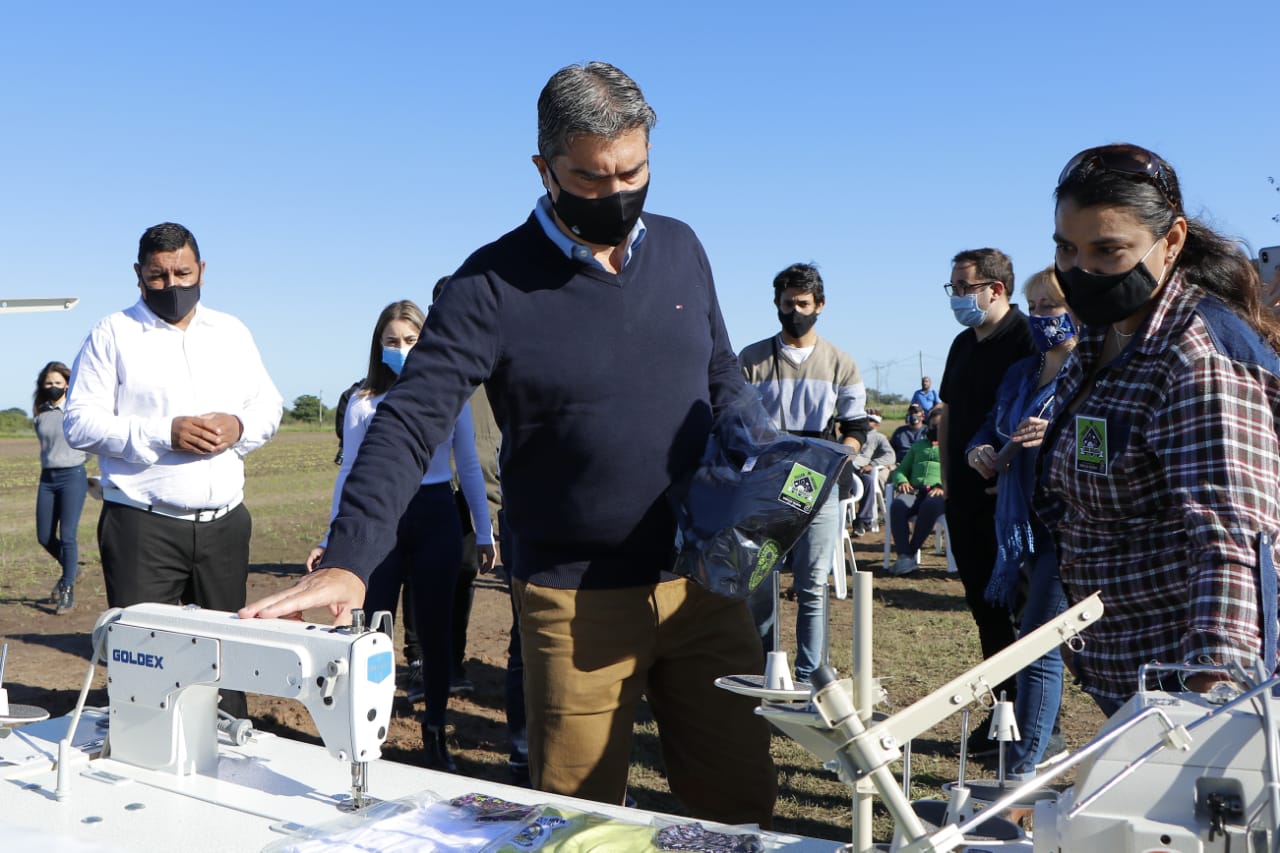 EL GOBIERNO ENTREGÓ HERRAMIENTAS DE TRABAJO A EMPRENDEDORES Y EMPRENDEDORAS DE MAKALLÉ