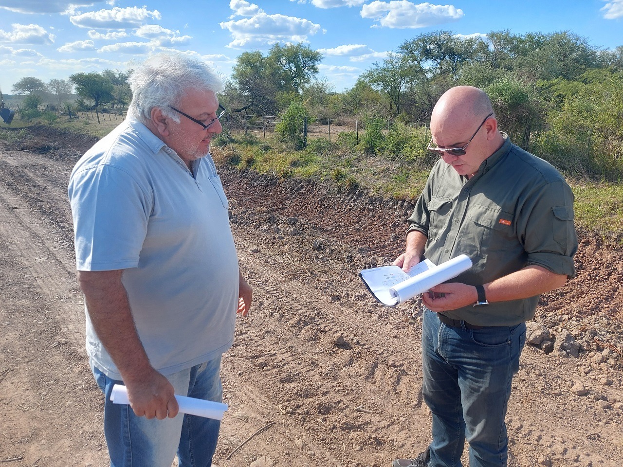 SAN BERNARDO: LA APA REALIZA LA READECUACIÓN Y LIMPIEZA DEL CANAL CHACOFI