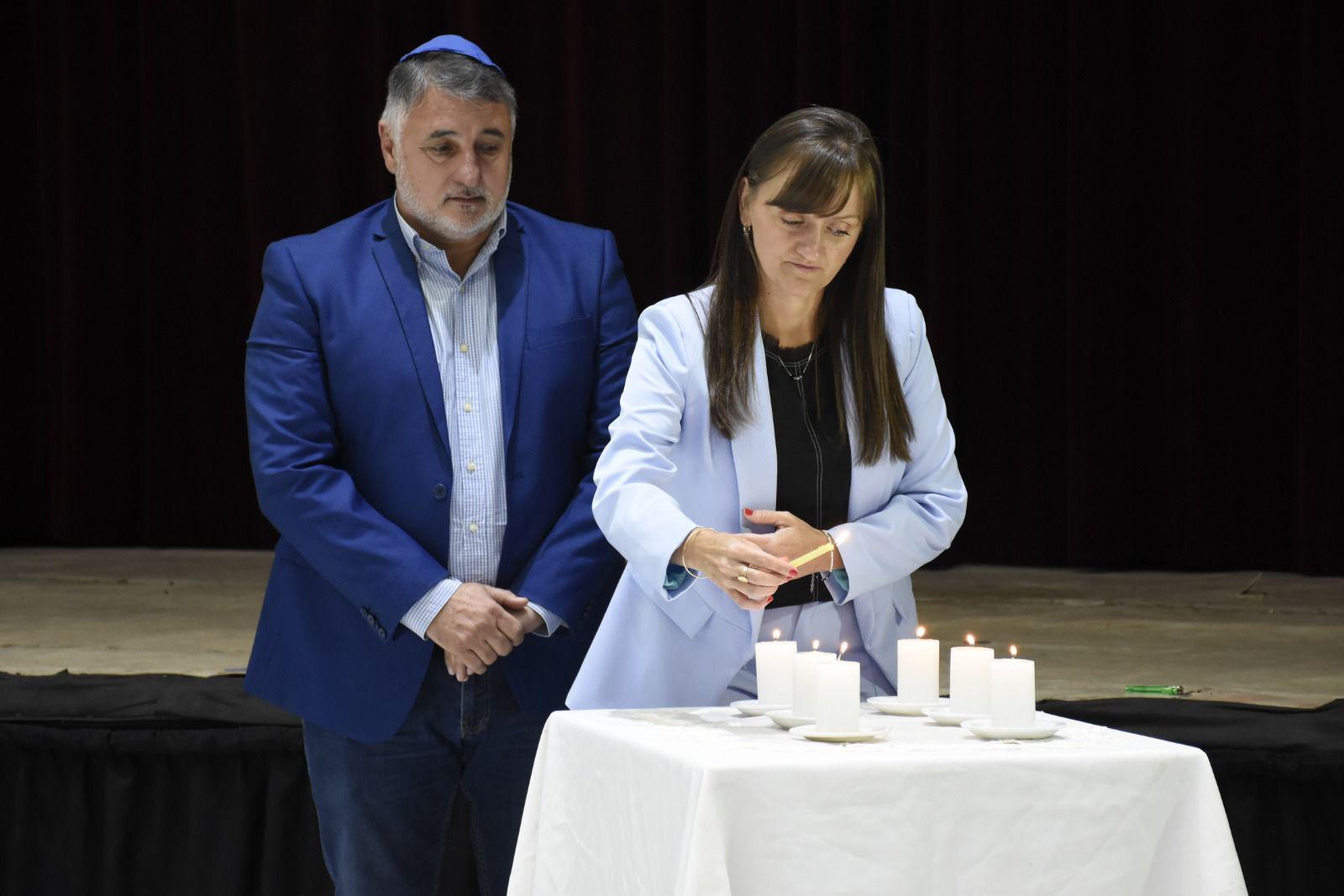 LA VICEGOBERNADORA SCHNEIDER ACOMPA&Ntilde;&Oacute; EL ACTO DE CONMEMORACI&Oacute;N POR EL D&Iacute;A INTERNACIONAL DE LAS V&Iacute;CTIMAS DEL HOLOCAUSTO