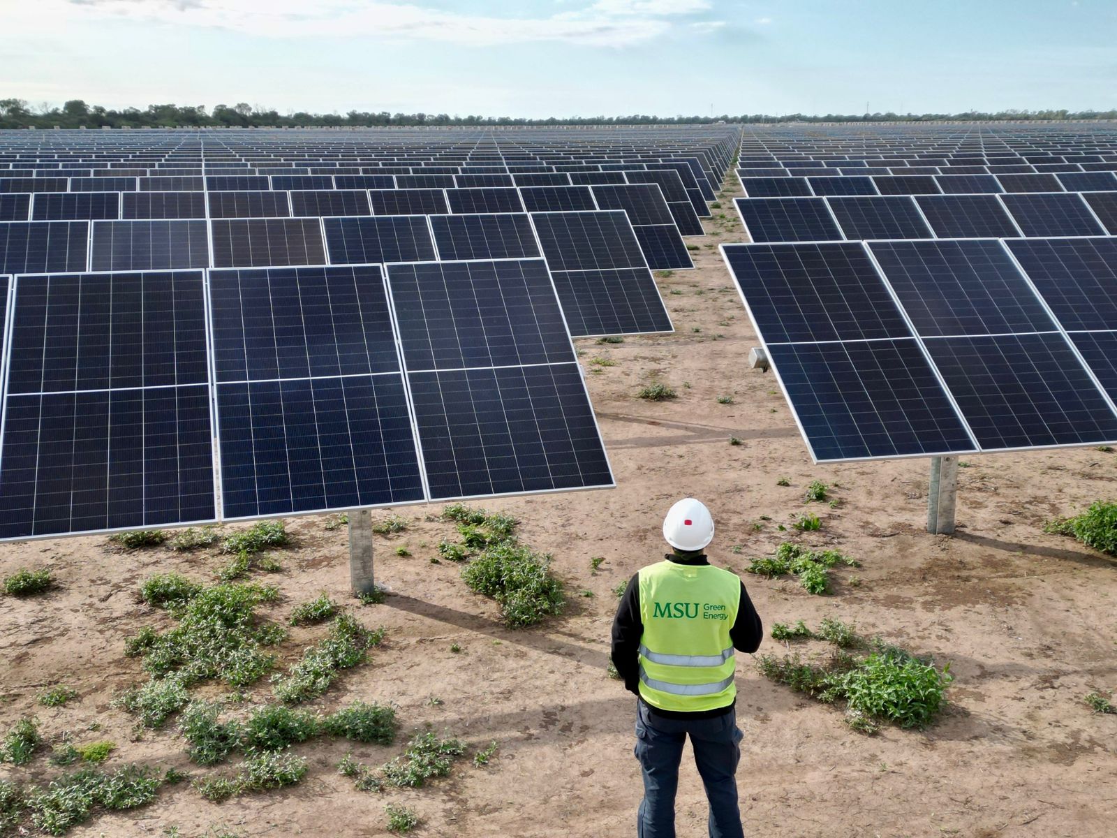 -Histórica innovación energética- *EL GOBERNADOR CONSTATÓ EL AVANCE DEL PARQUE SOLAR DE PAMPA DEL INFIERNO: SE INCORPORAN 130 MEGAVATIOS Y MÁS DE 220.300 PANELES*