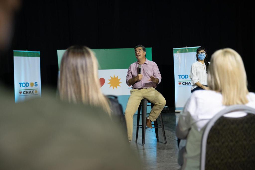 *EN REUNIÓN CON INTENDENTES, GABINETE Y REFERENTES, CAPITANICH LLAMÓ A “DESPOJARNOS DEL TRAJE DE FUNCIONARIOS Y PONERNOS LAS ZAPATILLAS MILITANTES”*
