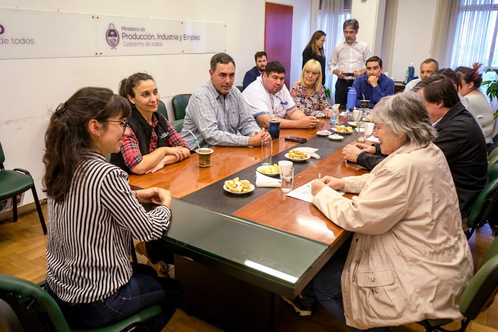 EL GOBIERNO Y SENASA FIRMARON CONVENIO DE FORMACIÓN EDUCATIVA PARA POTENCIAR EL DESARROLLO PRODUCTIVO Y AGROALIMENTARIO PROVINCIAL