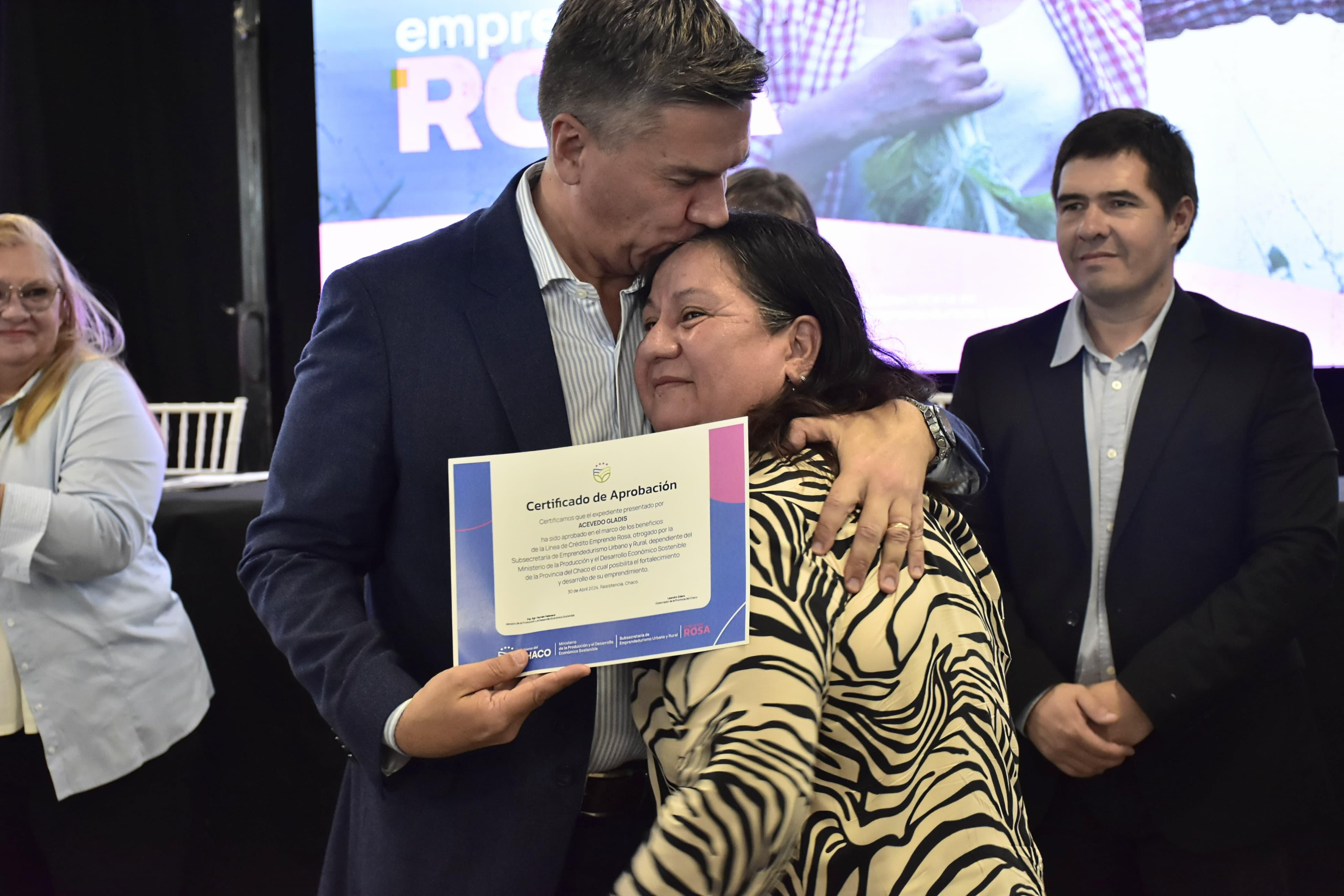 DÍA DEL EMPRENDEDOR CHAQUEÑO: EL GOBERNADOR LANZÓ "ESPACIO EMPRENDEDOR", PRESENTÓ "+ EMPRENDIMIENTOS" Y DESTACÓ EL EXITOSO CIERRE DE "EMPRENDE ROSA