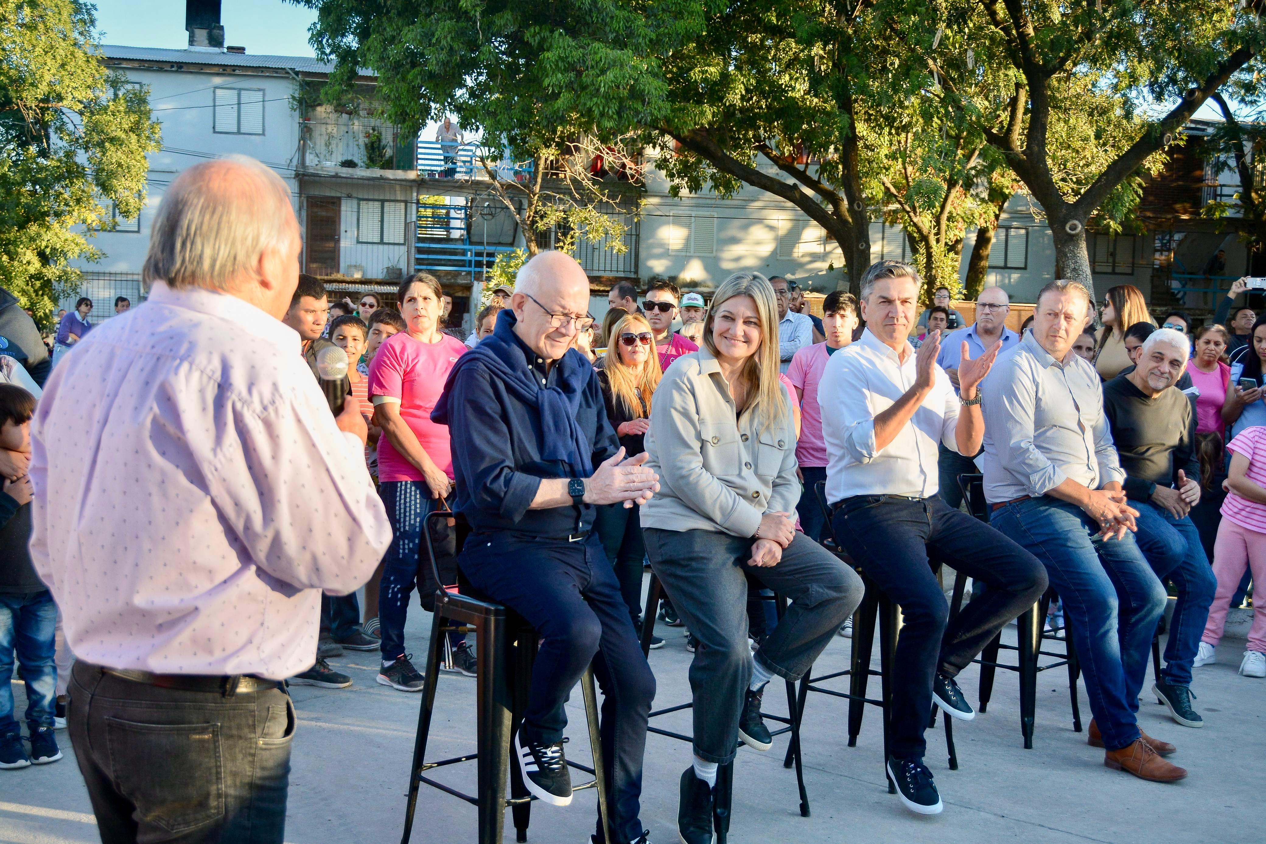 RESISTENCIA: EL GOBERNADOR ZDERO INAUGURÓ CUADRAS DE PAVIMENTO URBANO EN EL BARRIO UPCP