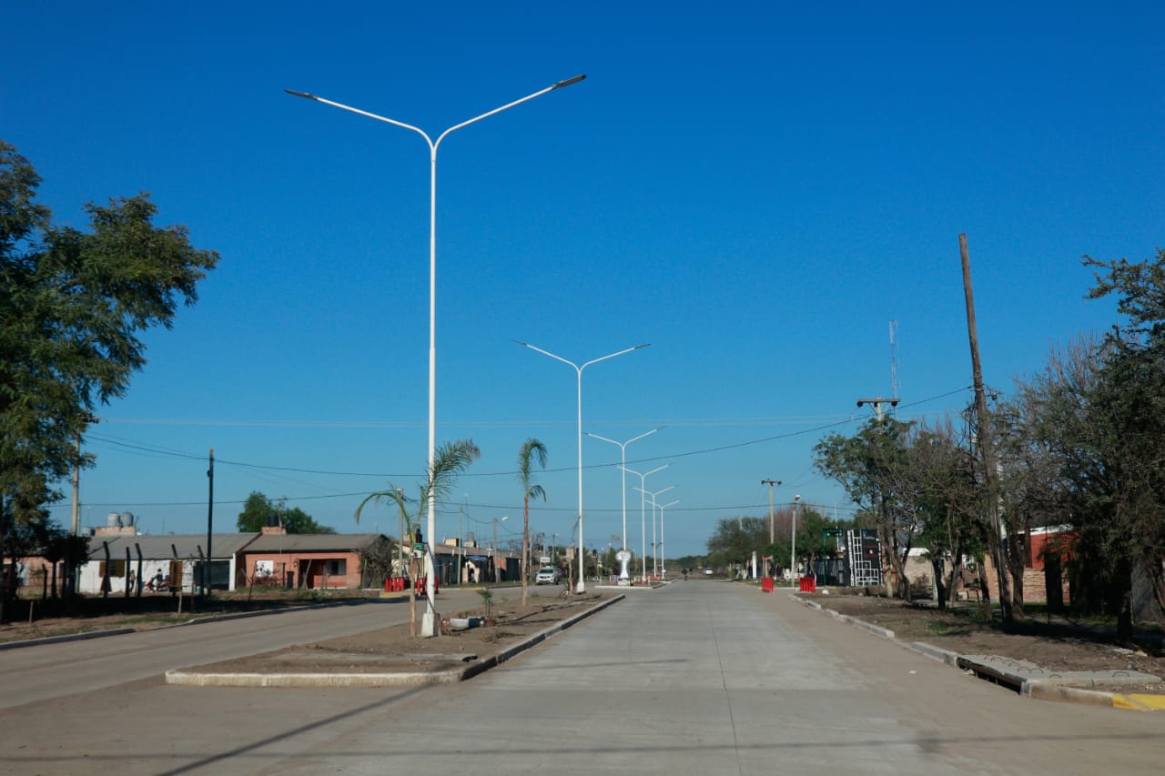 CAPITANICH RECORRIÓ OBRAS DE PAVIMENTACIÓN EN RESISTENCIA