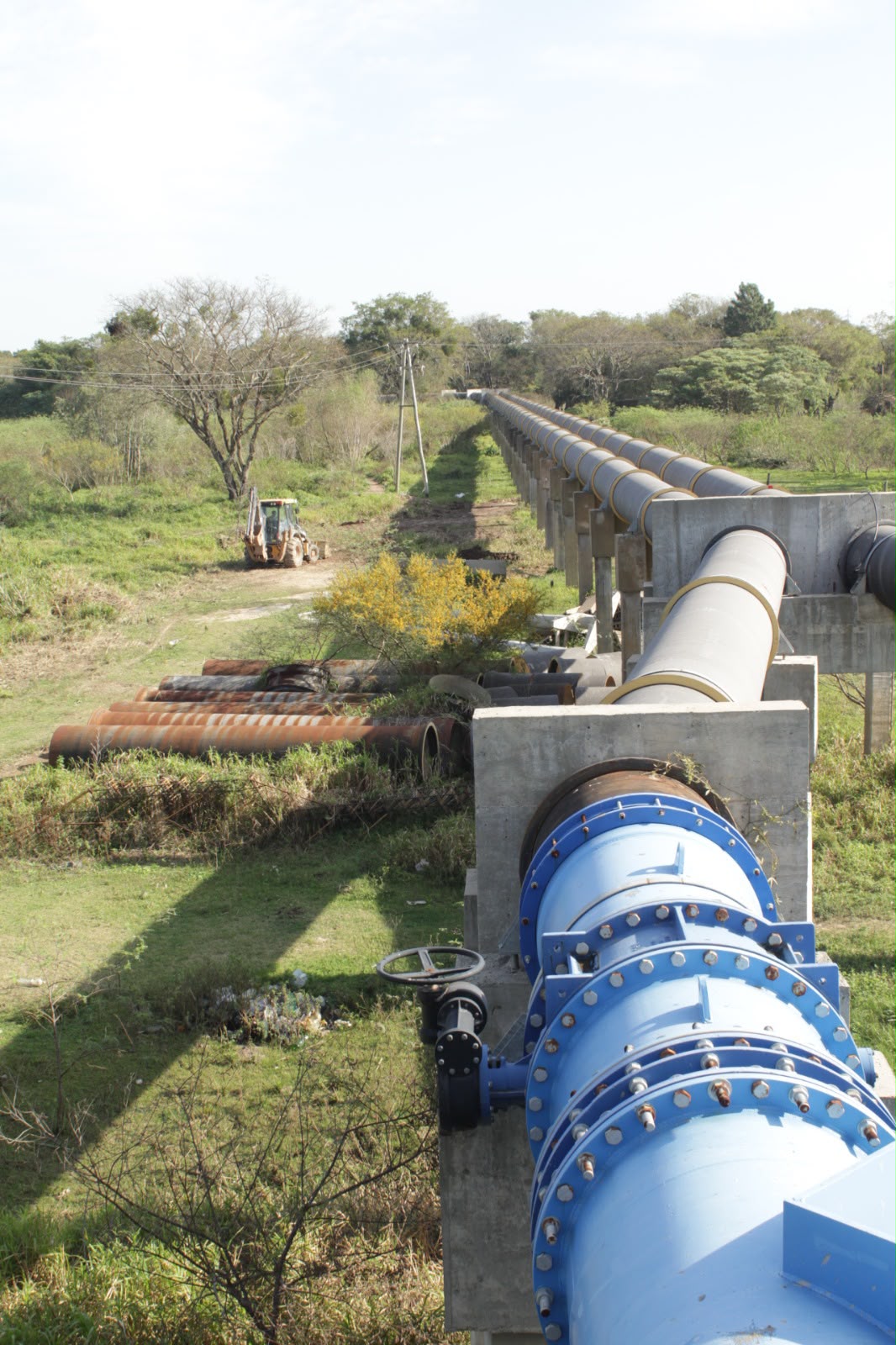 *AVANZAN LAS OBRAS EN EL SEGUNDO ACUEDUCTO PARA AUMENTAR EL CAUDAL DE AGUA POTABLE EN EL INTERIOR PROVINCIAL*