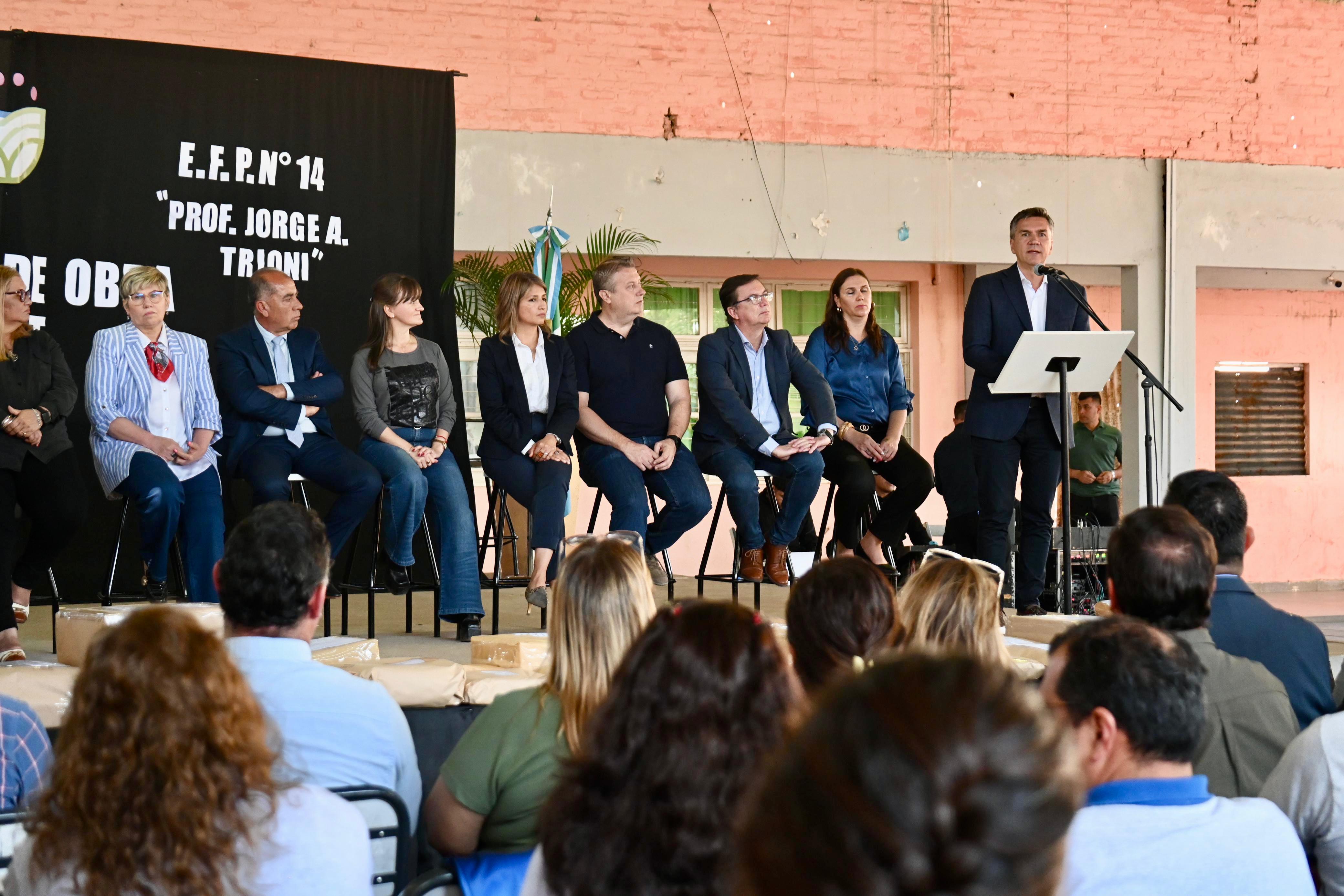 EL GOBERNADOR ZDERO PRESIDIÓ LA APERTURA DE SOBRES PARA LA CONSTRUCCIÓN DE LA EFP N°14 Y LA REFACCIÓN INTEGRAL DE LA EET N°5