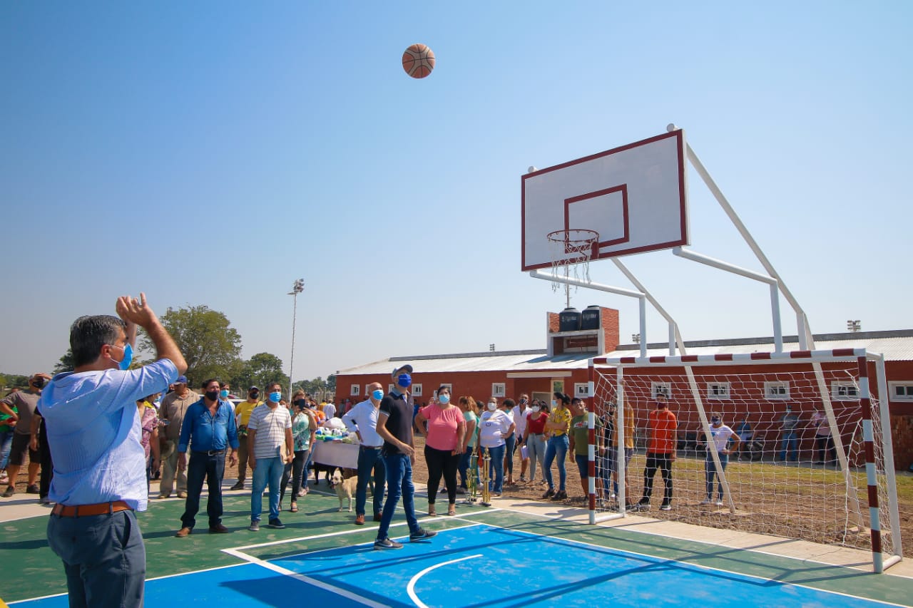 EL GOBIERNO INAUGURÓ EL PLAYÓN DEPORTIVO DE LAGUNA LIMPIA
